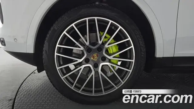 Porsche Cayenne 2021 — Photo 6/32