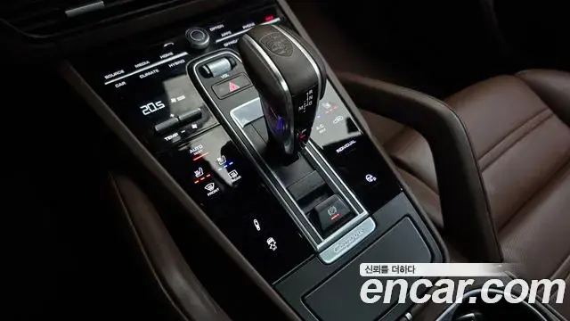 Porsche Cayenne 2021 — Photo 12/32
