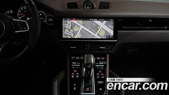 Porsche Cayenne 2021 — Photo 13/32