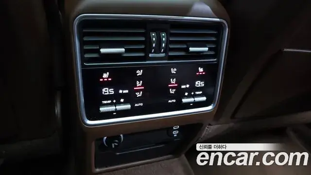 Porsche Cayenne 2021 — Photo 27/32