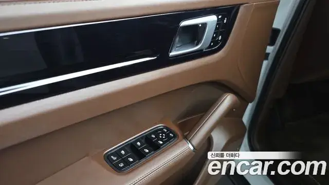 Porsche Cayenne 2021 — Photo 24/32
