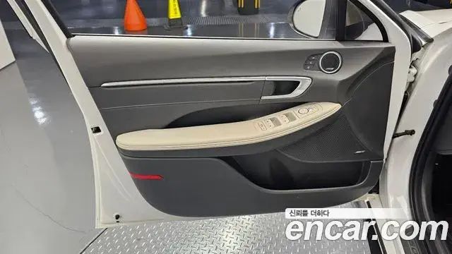 Hyundai Sonata Hybrid 2019 — Şəkil 18/34
