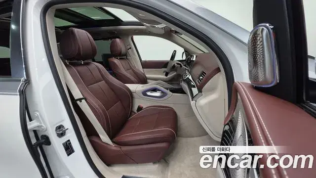 Mercedes-Benz GLS-Class 2023 — Photo 3/19