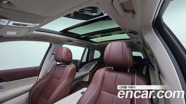 Mercedes-Benz GLS-Class 2023 — Photo 12/19