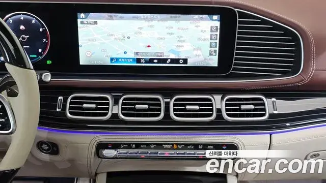 Mercedes-Benz GLS-Class 2023 — Photo 10/19