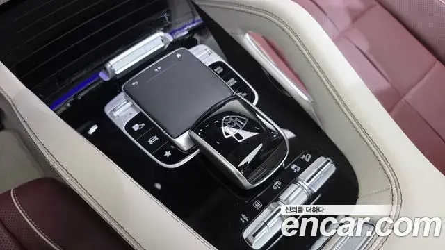 Mercedes-Benz GLS-Class 2023 — Photo 8/19