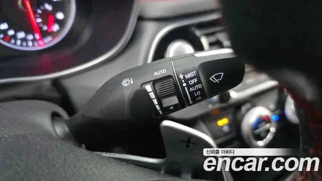 Genesis G70 2018 — ფოტო 13/31