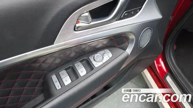 Genesis G70 2018 — ფოტო 28/31