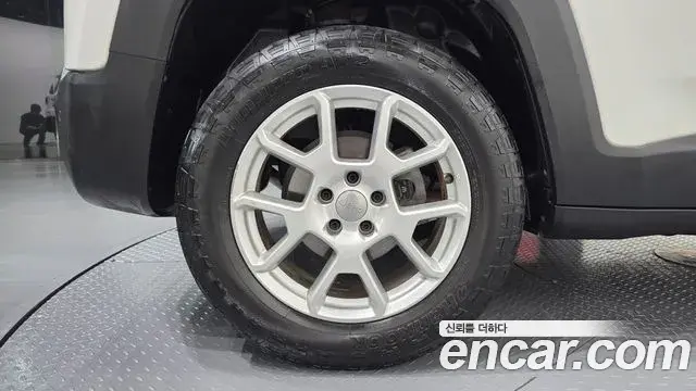 Jeep Renegade 2020 — Şəkil 30/33