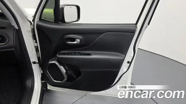 Jeep Renegade 2020 — Şəkil 26/33