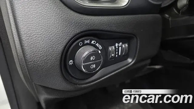 Jeep Renegade 2020 — Şəkil 32/33