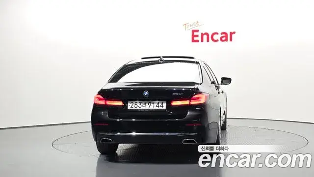 BMW 5 Series 2022 — ფოტო 1/31