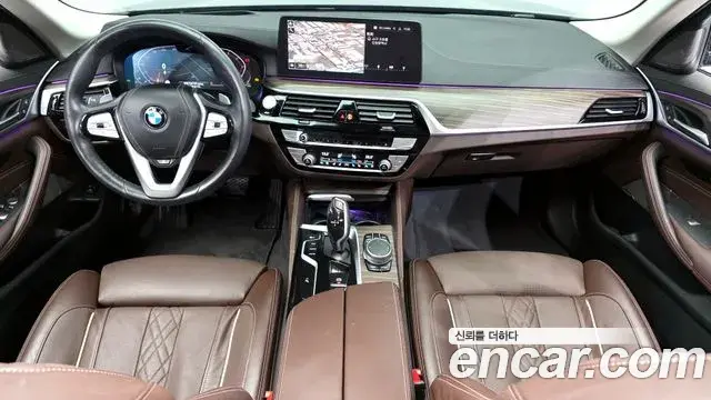 BMW 5 Series 2022 — ფოტო 28/31