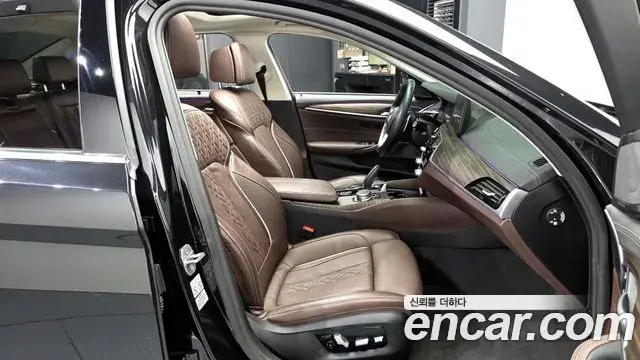 BMW 5 Series 2022 — ფოტო 14/31