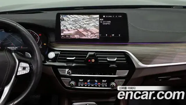 BMW 5 Series 2022 — ფოტო 21/31