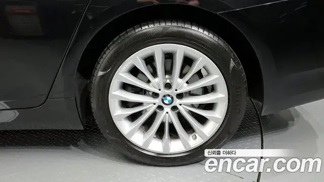 BMW 5 Series 2022 — ფოტო 15/31