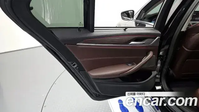 BMW 5 Series 2022 — ფოტო 30/31