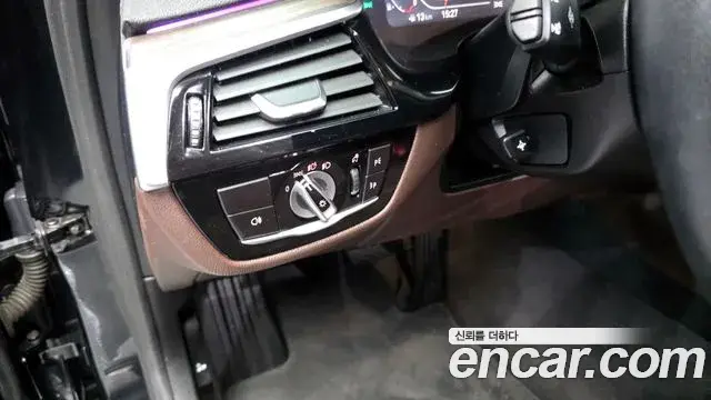 BMW 5 Series 2022 — ფოტო 3/31