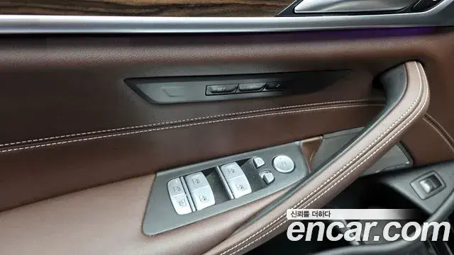 BMW 5 Series 2022 — ფოტო 23/31