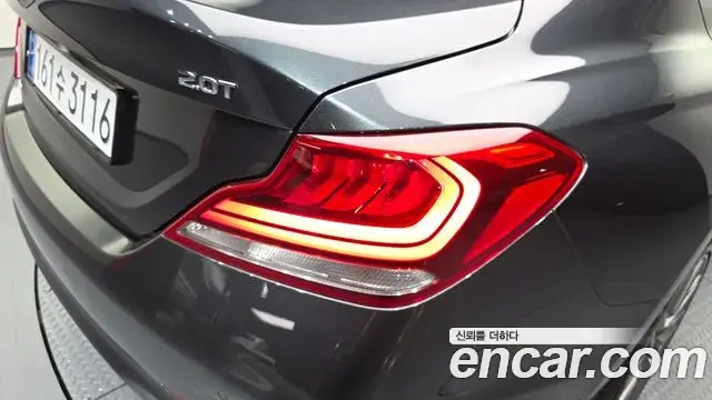 Genesis G70 2018 — Photo 11/31