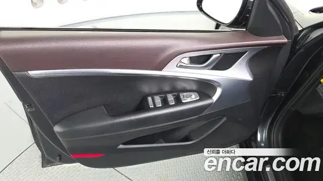 Genesis G70 2018 — Photo 18/31