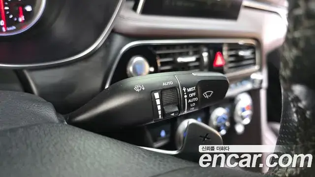 Genesis G70 2018 — Photo 17/31