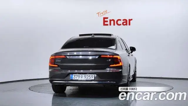 Volvo S90 2023 — Photo 32/41
