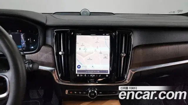 Volvo S90 2023 — Photo 28/41