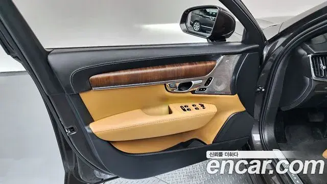 Volvo S90 2023 — Photo 24/41