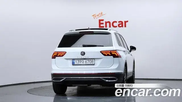 Volkswagen Tiguan 2023 — Şəkil 12/20