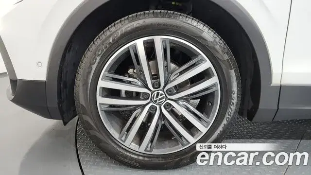 Volkswagen Tiguan 2023 — Şəkil 13/20