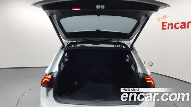 Volkswagen Tiguan 2023 — Şəkil 16/20