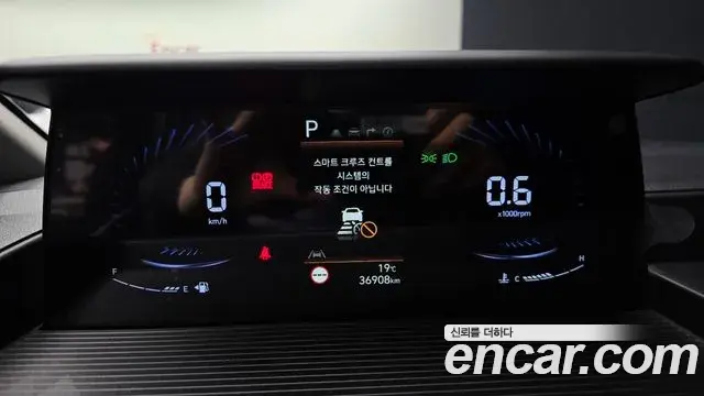 Hyundai Staria 2022 — Фото 8/20
