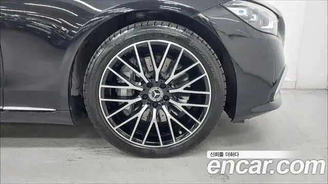 Mercedes-Benz S-Class 2025 — Photo 2/17