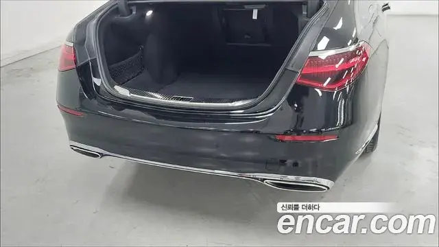 Mercedes-Benz S-Class 2025 — Photo 10/17
