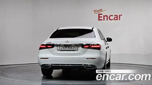 Mercedes-Benz E-Class 2021 — Фото 4/20