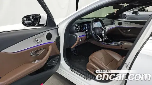 Mercedes-Benz E-Class 2021 — Фото 10/20