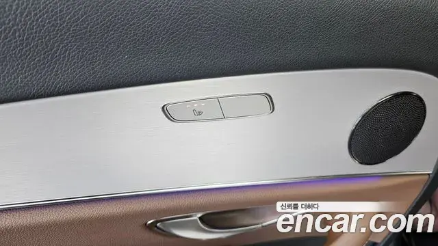 Mercedes-Benz E-Class 2021 — Фото 19/20