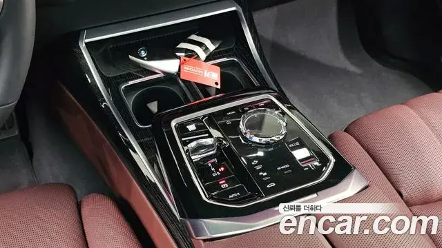 BMW 7 Series 2025 — Photo 24/33