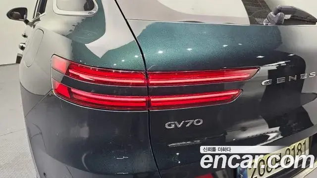 Genesis GV70 2022 — ფოტო 16/31