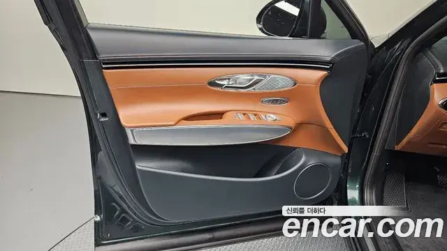 Genesis GV70 2022 — ფოტო 22/31