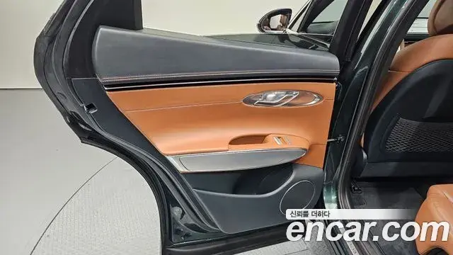 Genesis GV70 2022 — ფოტო 12/31