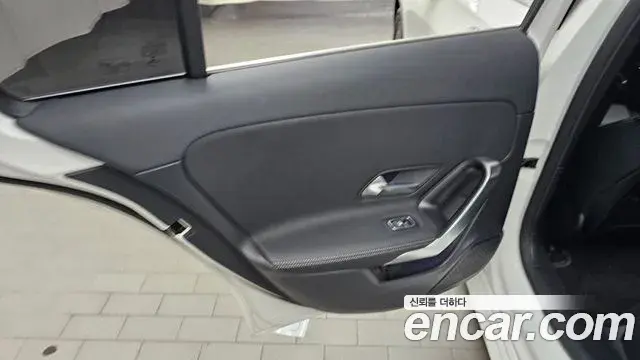 Mercedes-Benz A-Class 2023 — Şəkil 25/30
