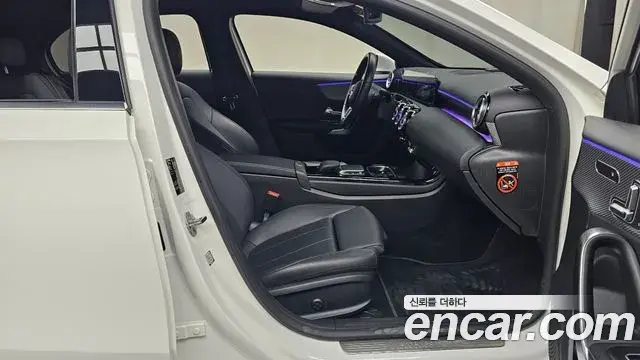 Mercedes-Benz A-Class 2023 — Şəkil 28/30
