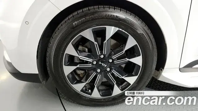 Kia Carnival 2023 — ფოტო 19/20