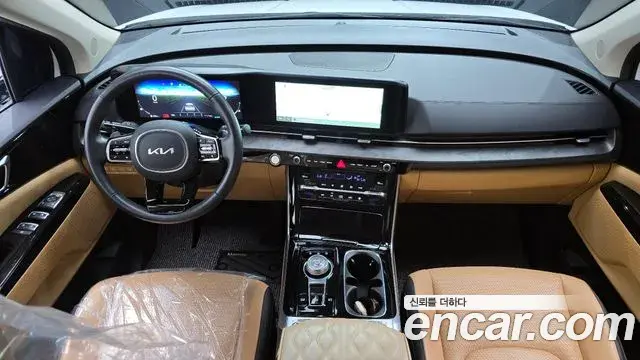 Kia Carnival 2023 — ფოტო 8/20