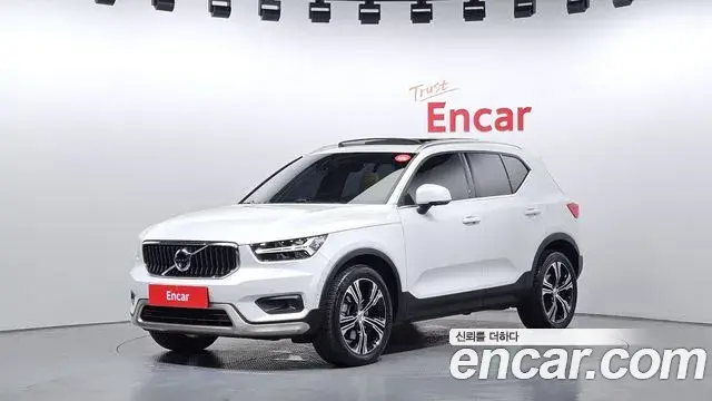 Volvo XC40 2021 — Photo 15/38