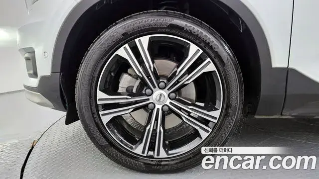 Volvo XC40 2021 — Photo 27/38