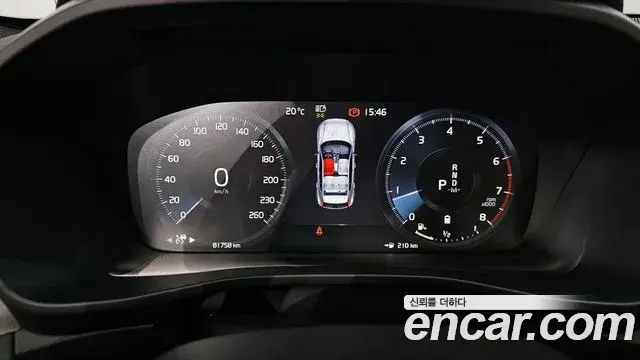 Volvo XC40 2021 — Photo 10/38