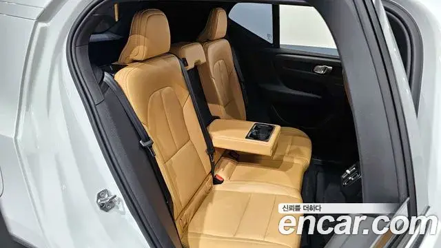 Volvo XC40 2021 — Photo 26/38